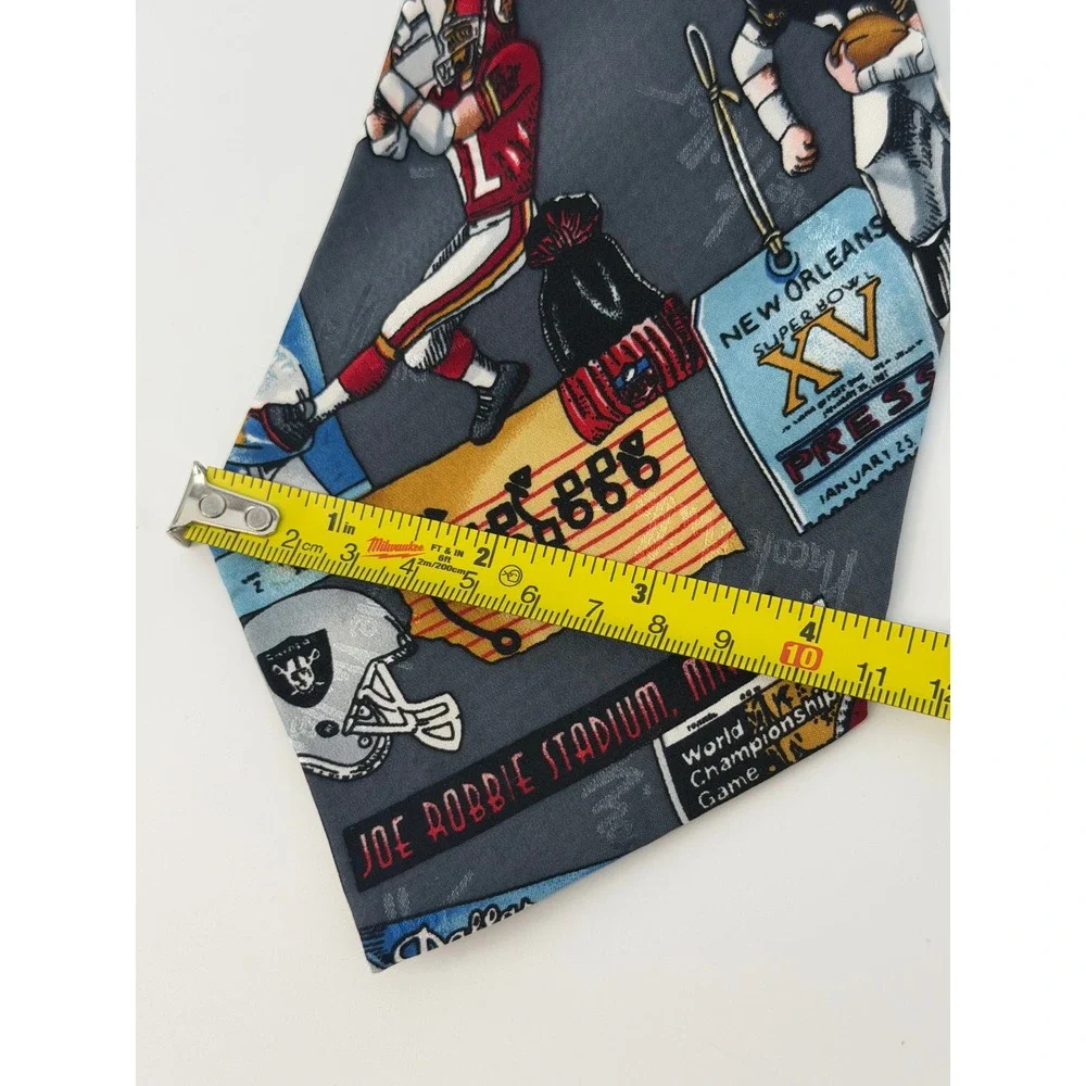 Nicole Miller Mens 1995 Vintage NFL Super Bowl Silk Tie‎ Football Collage